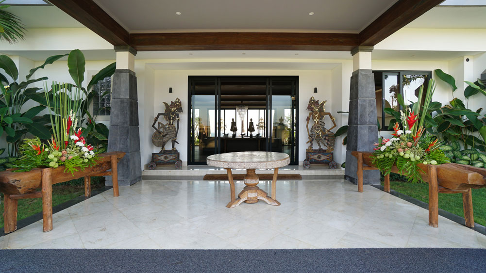Tirtha Bayu Villa II - Entrance by day